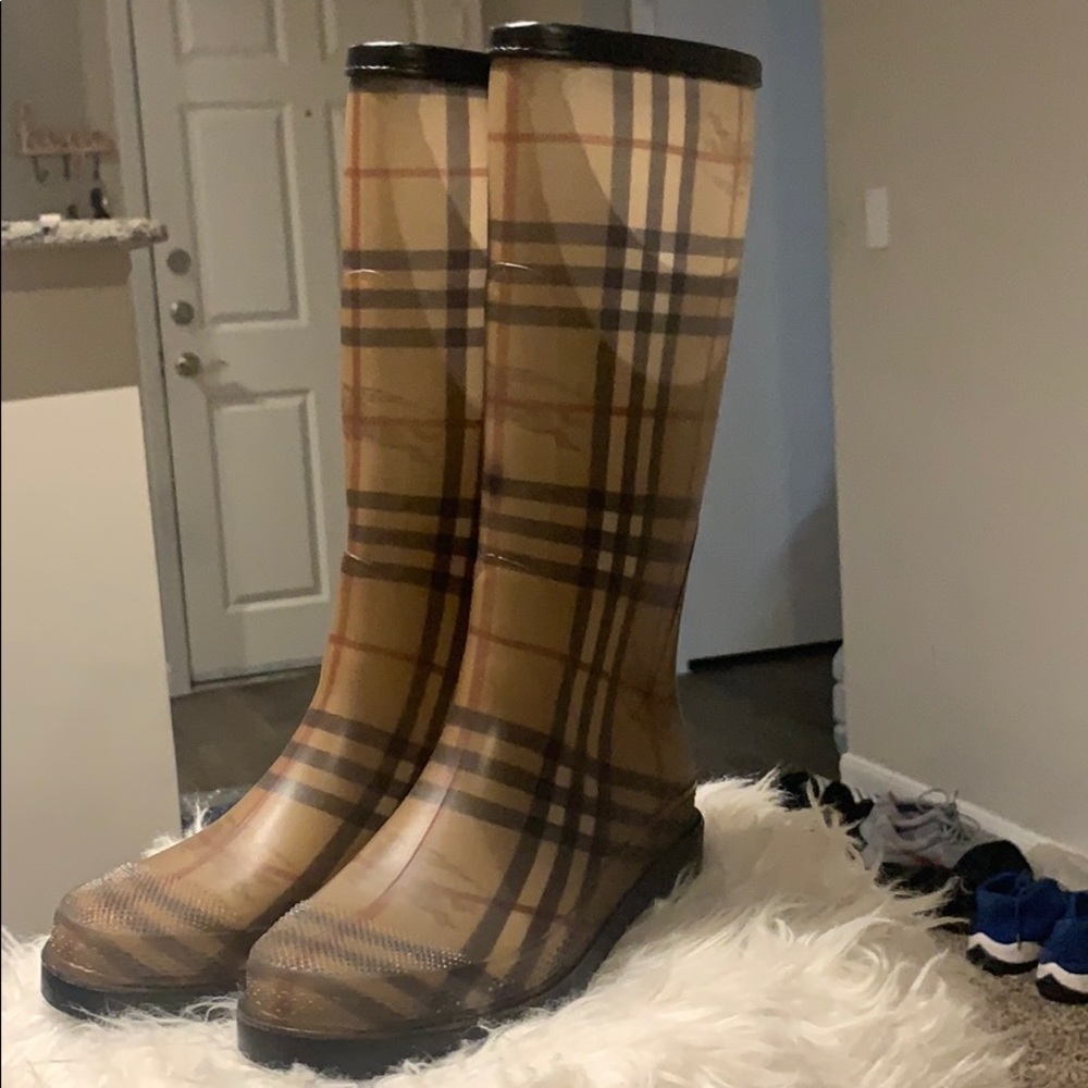 Burberry rain boots - Picture 2 of 7